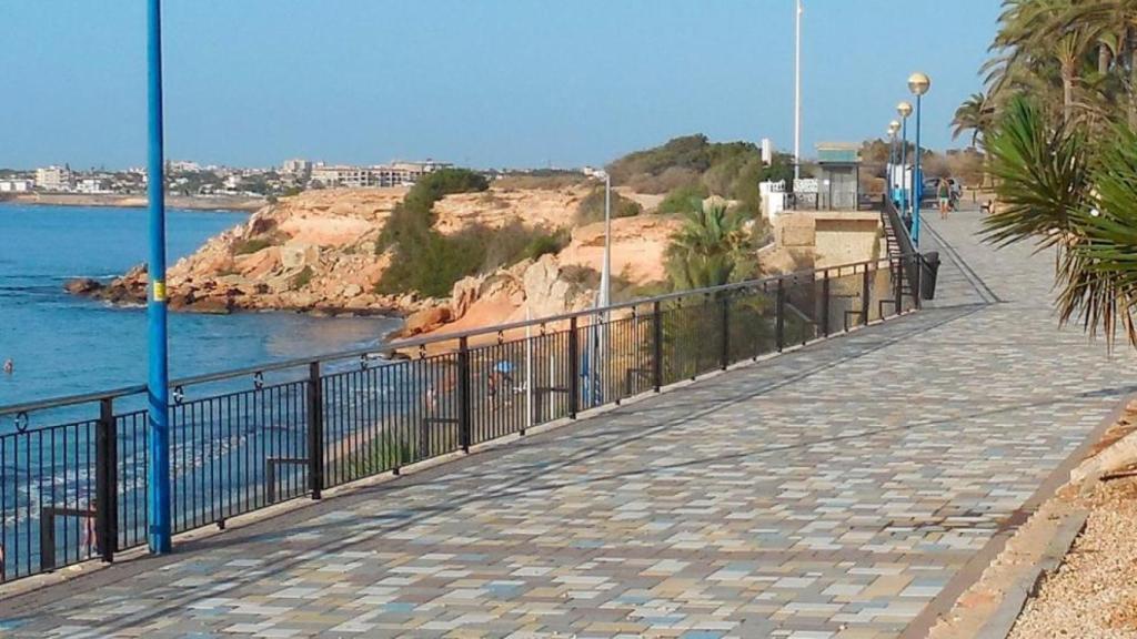 La balaustrada desde donde se precipitaron los jóvenes.