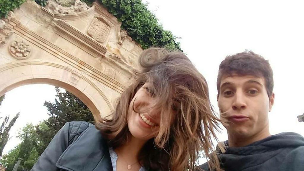 Laura Luelmo junto a su novio.