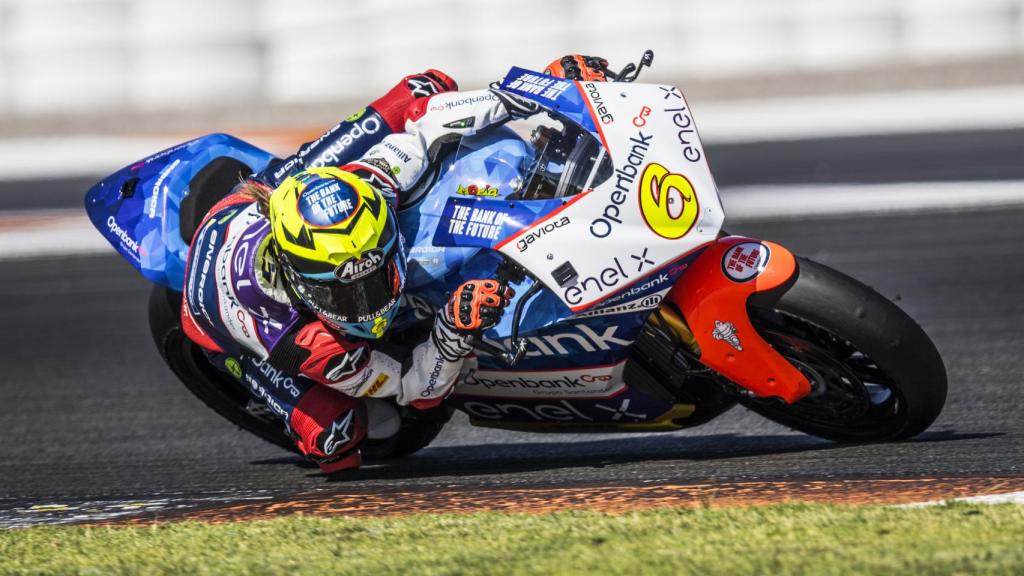 María Herrera pilota la moto del Openbank Ángel Nieto Team, en pretemporada.