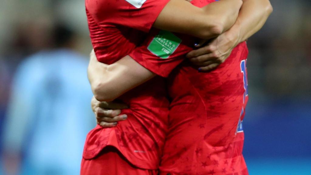 Alex Morgan y Rapinoe, en un partido de la selección de fútbol femenino de EEUU en el Mundial de Francia 2019