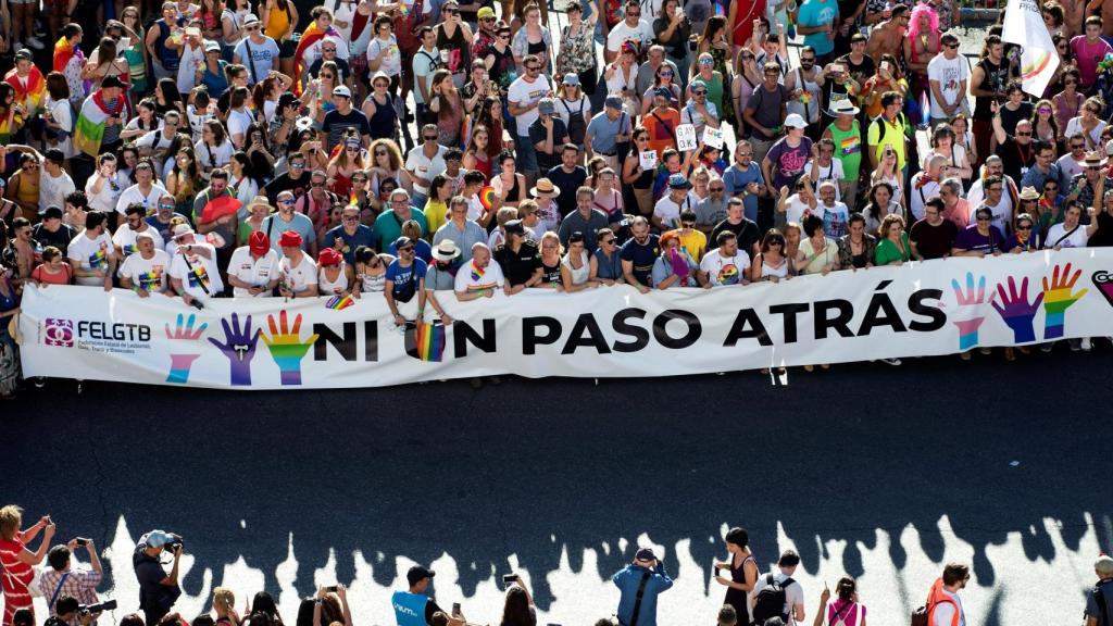Pancarta que lideraba la manifestación del Orgullo.