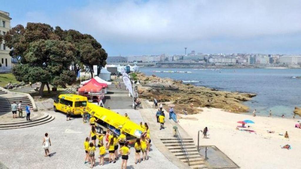La playa de Riazor durante una prepara para las traineras