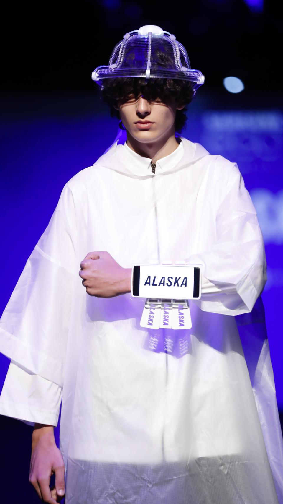 Un modelo durante el desfile.