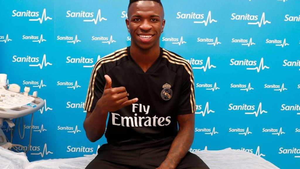 Vinicius pasa reconocimiento médico