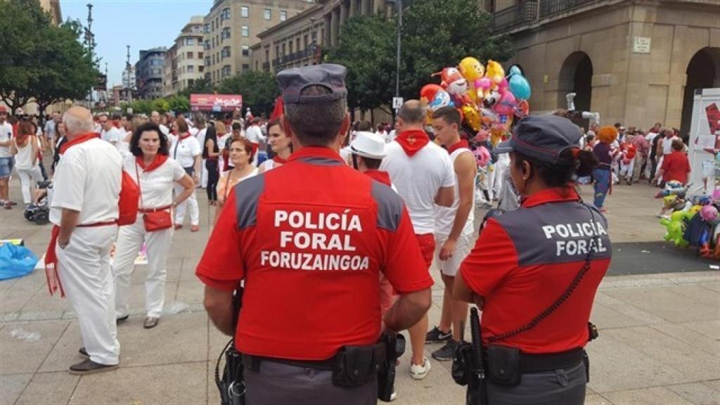 Agentes de la Policía Foral.