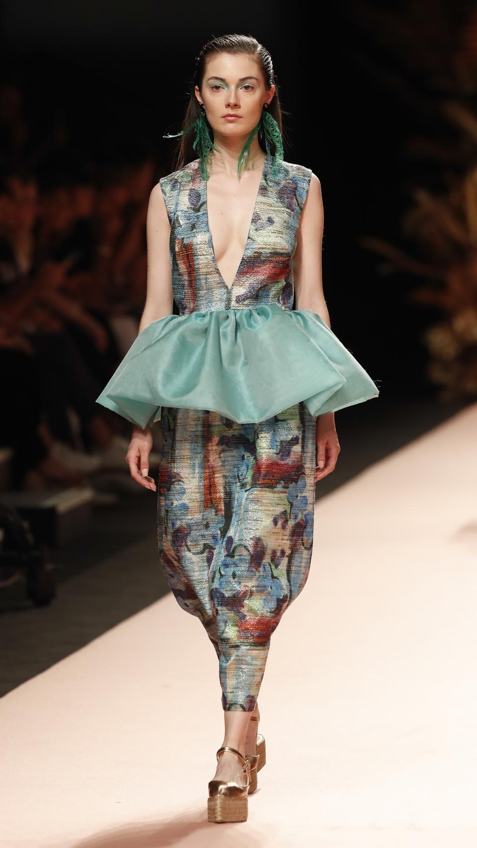 Desfile de Juan Duyos.