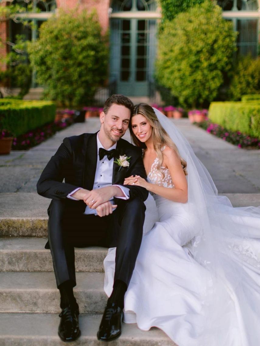 Pau Gasol y su esposa, en su foto de recién casados.