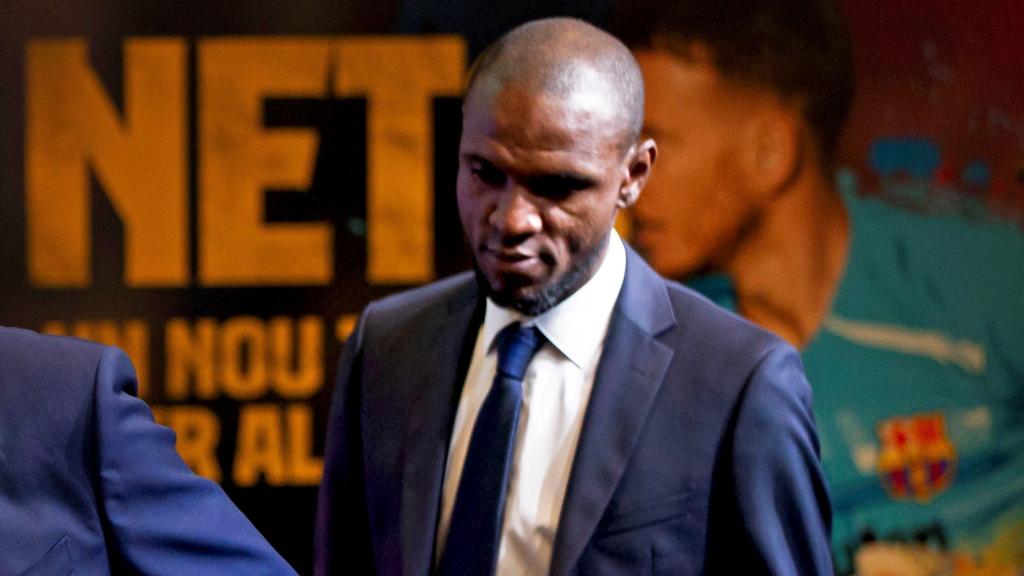 Eric Abidal durante la presentación de Neto