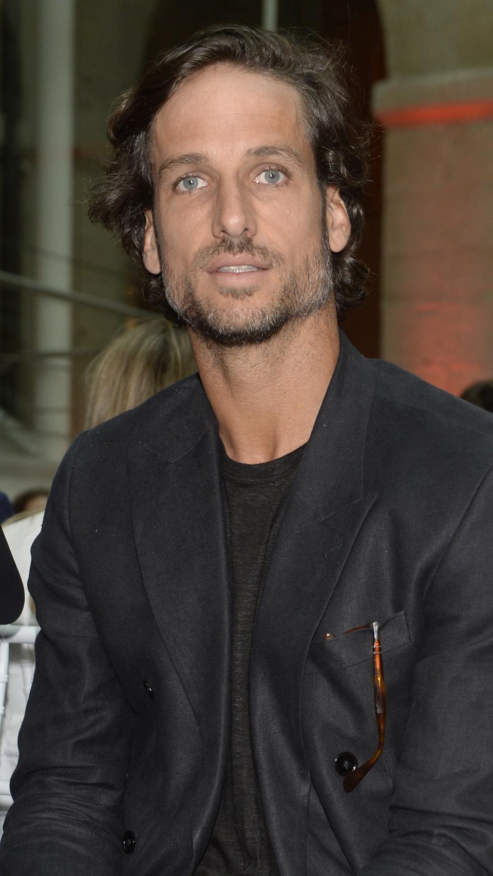 Feliciano en el desfile de su prometida.