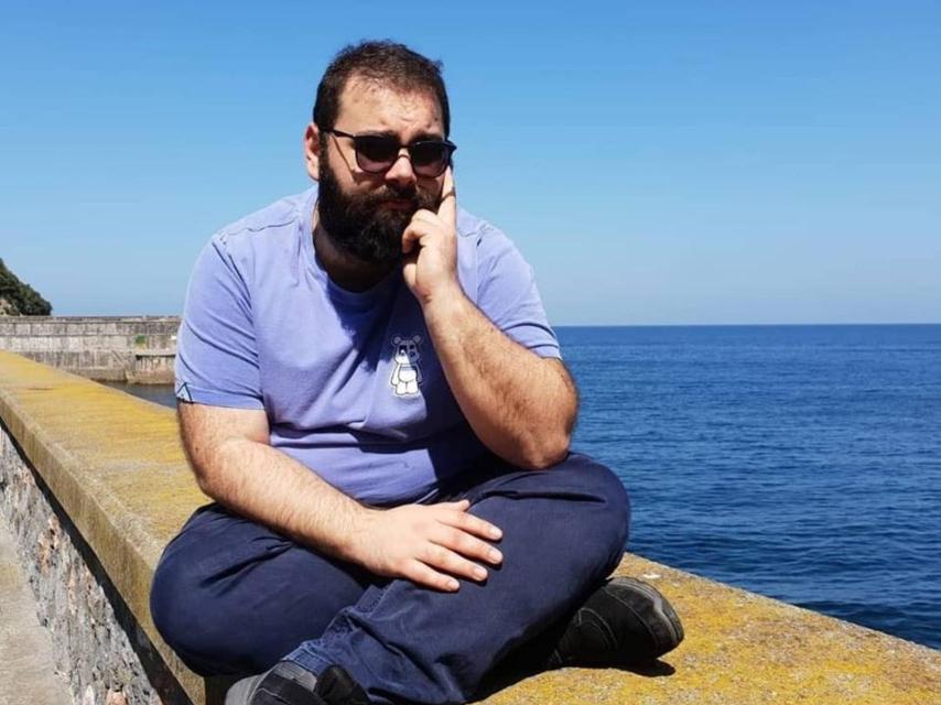 Sergio, en un pueblo costero de su Asturias natal.