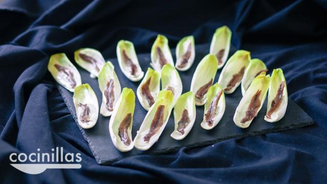 Endivias con anchoas, un aperitivo irresistible y adictivo