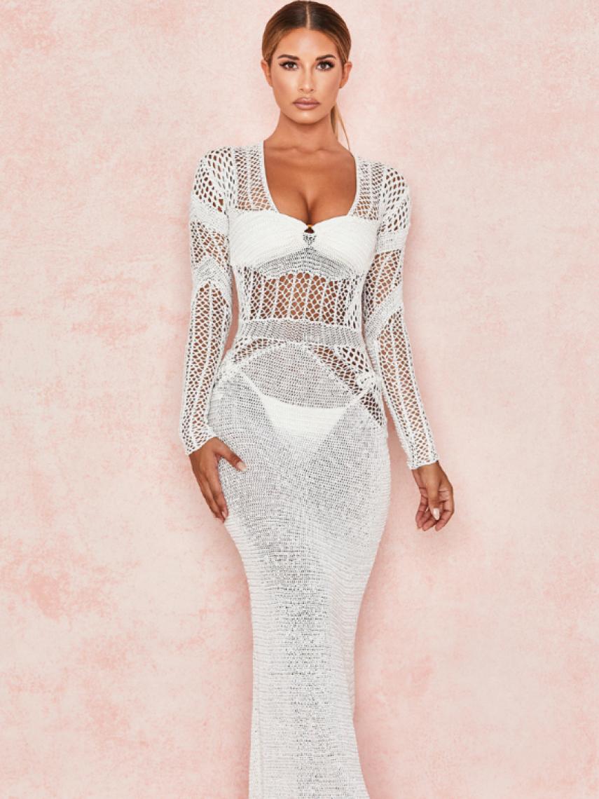 La imagen de la modelo luciéndolo en la página web.