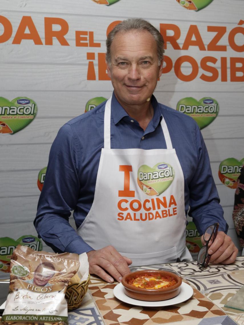 El presentador y cantante Bertín Osborne durante un acto como imagen de la firma Danacol en Sevilla