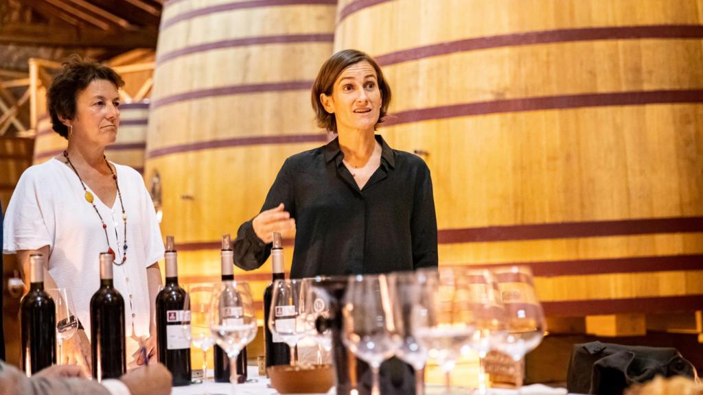 María Larrea (enóloga jefe de CVNE) y María Urrutia (Dircom y 5ª generación de CVNE)