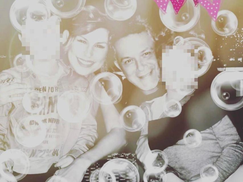 Alejandro Sanz, Raquel Perera y sus dos hijos en una imagen de Instagram.