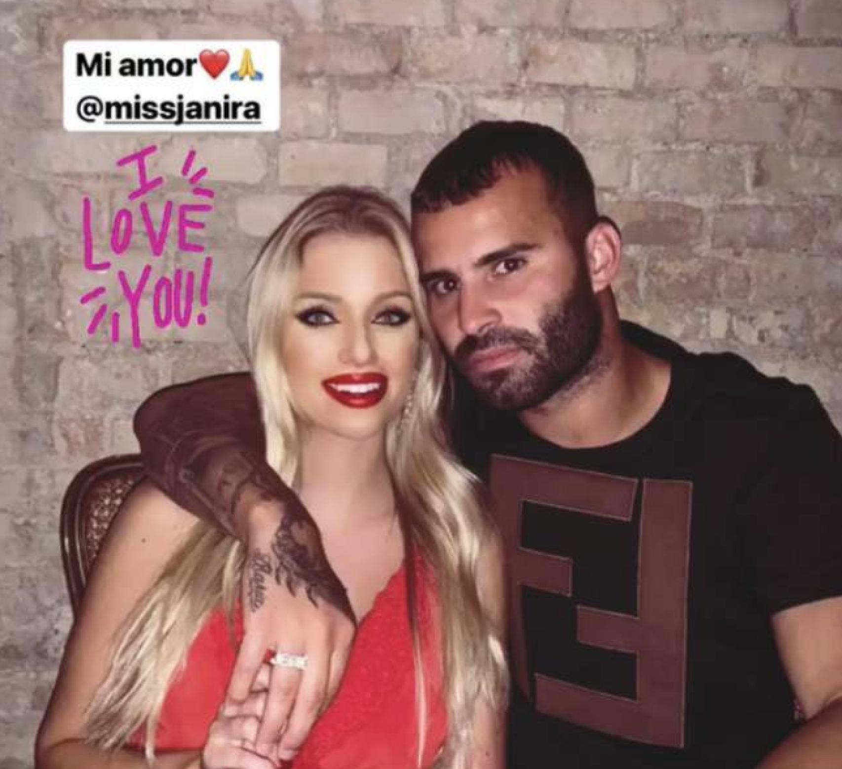Jesé posa con su nueva novia