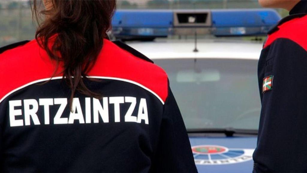 Efectivos de la Ertzaintza.