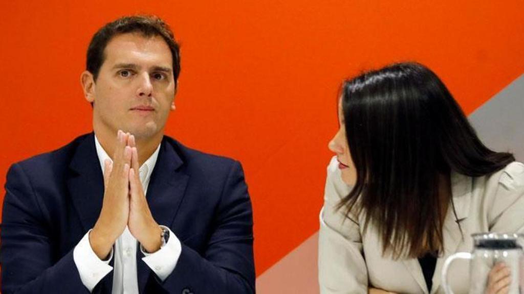 Albert Rivera, líder de Ciudadanos, junto a la portavoz parlamentaria, Inés Arrimadas.