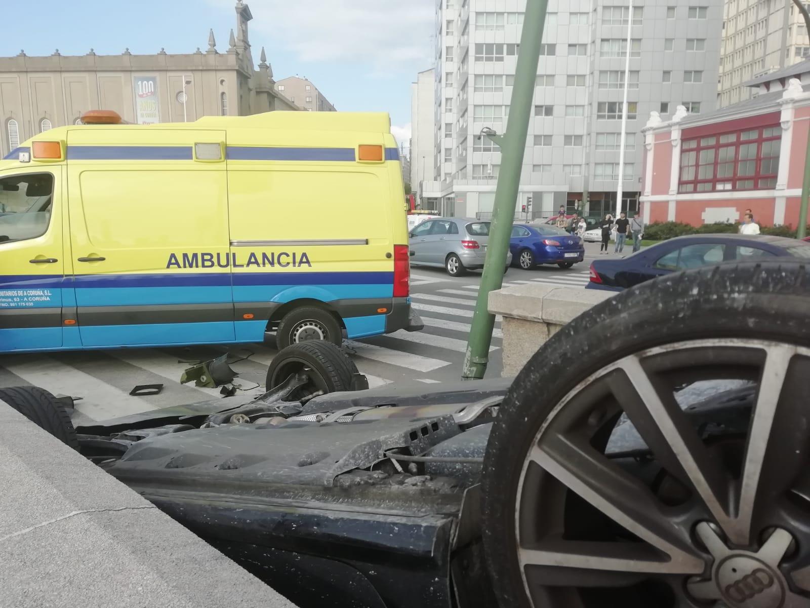 El vehículo quedó boca abajo tras el impacto