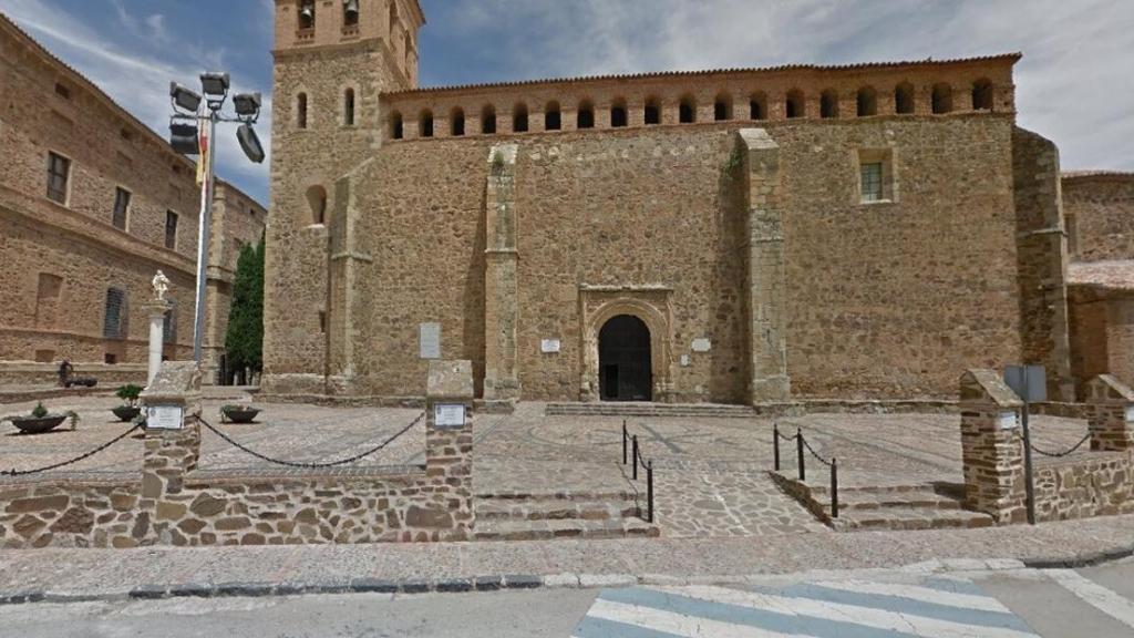 Plaza de la Iglesia de Nuestra Señora de la Asunción, en Viso del Marqués.