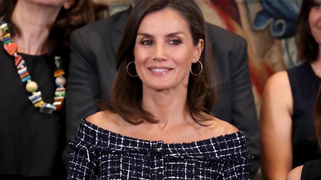 Pendientes en forma de aro de Karen Hallam.