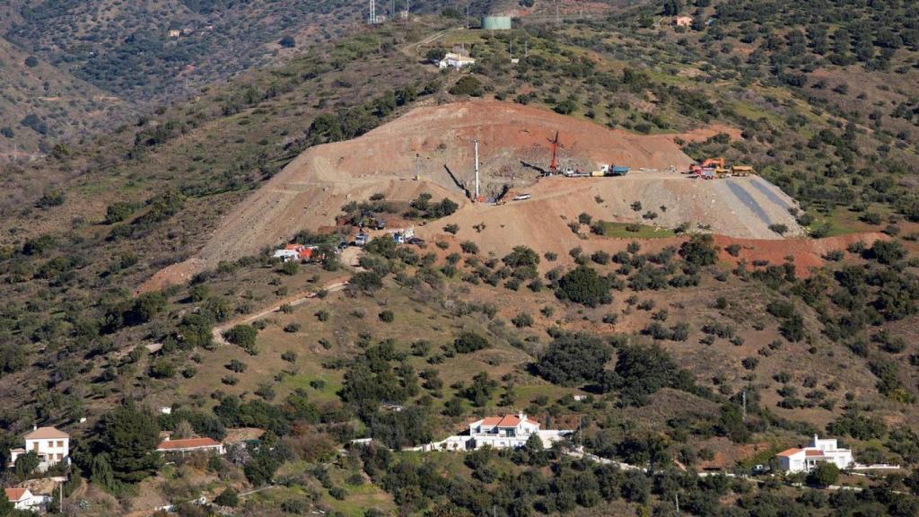 El Cerro de la Corona, en Totalán, donde estaba ubicado el pozo. Foto: ATLAS.