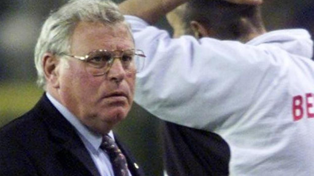 Robert Waseige, durante un partido de la Eurocopa del 2000