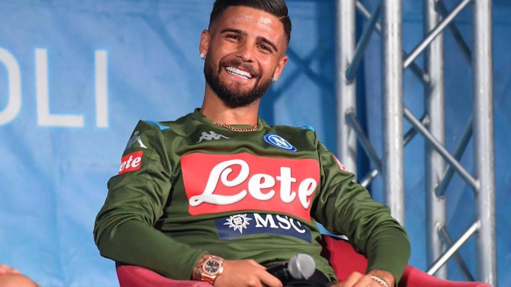 Insigne atiende a los medios de comunicación