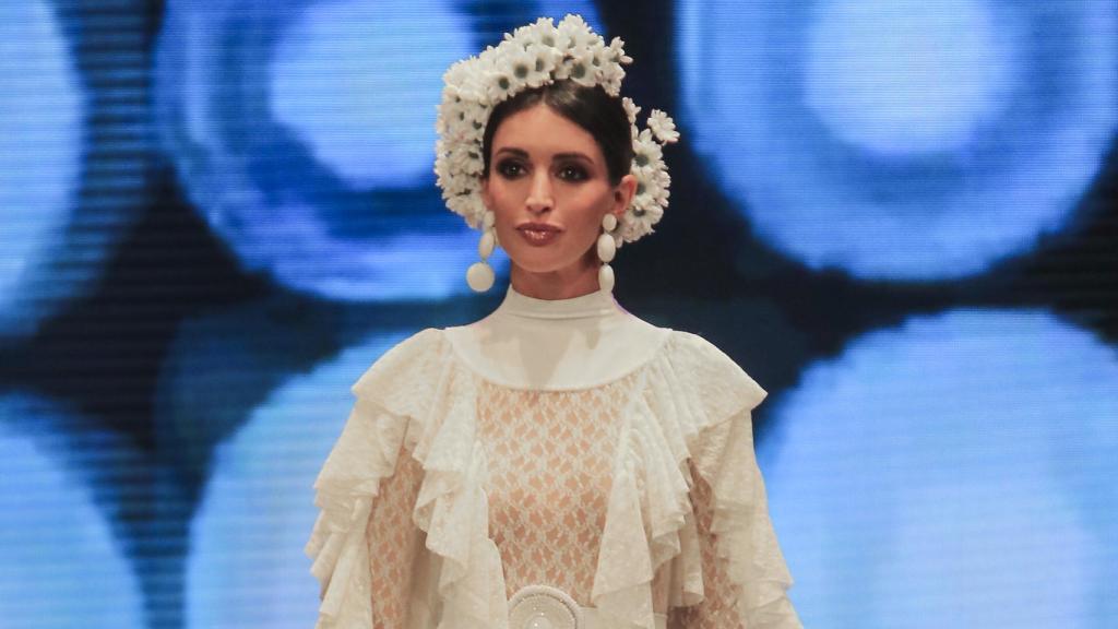 Noelia López desfilando en la SIMOF 2019 en Sevilla.