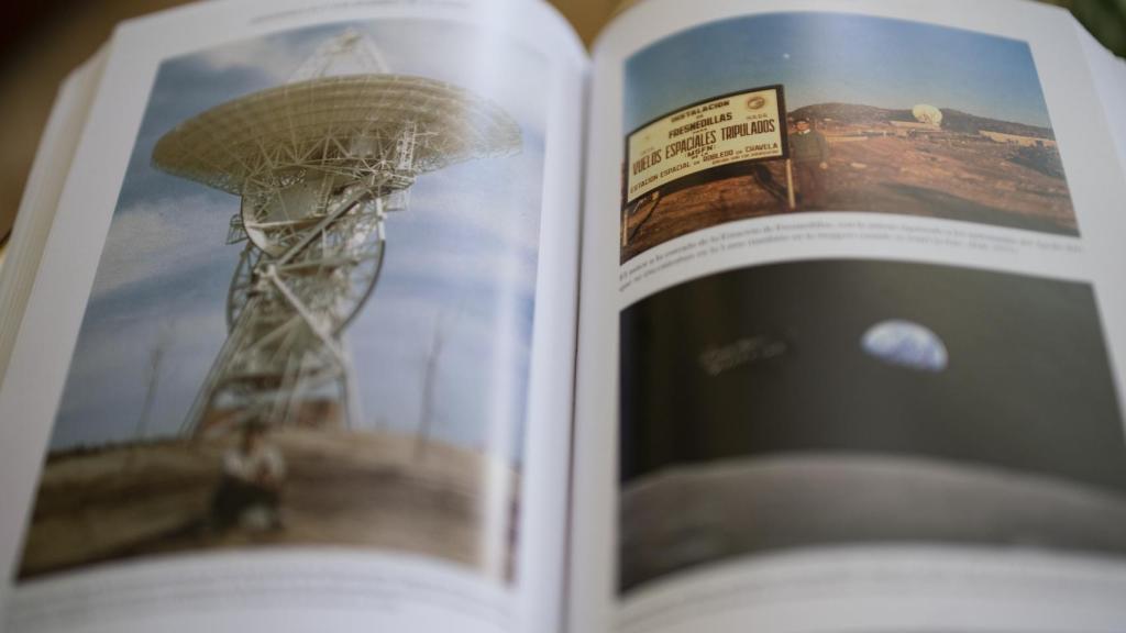 Grandela frente a la terrorífica antena de Fresnedillas.