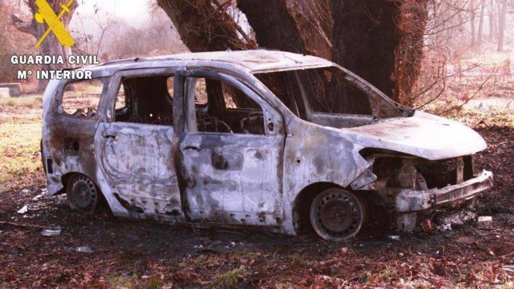 Así encontraron el taxi calcinado en El Casar