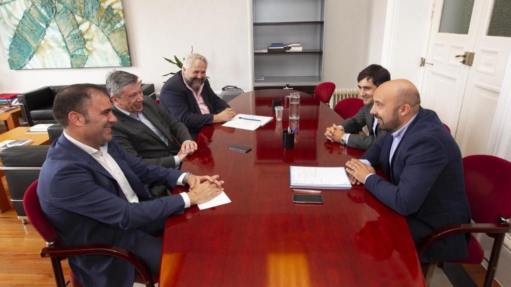 Imágenes de la reunión mantenida en María Pita hoy