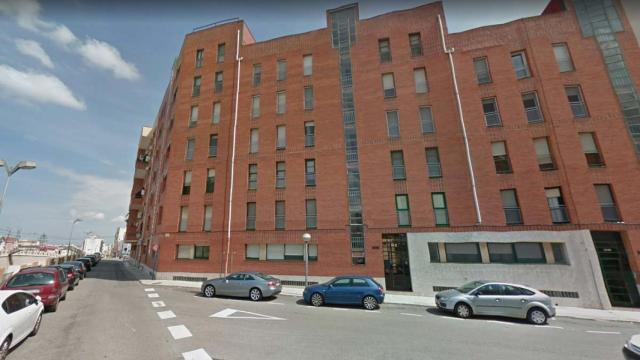 Confluencia de la avenida de Santa Bàrbara y la calle de Xile, en Amposta (Tarragona).