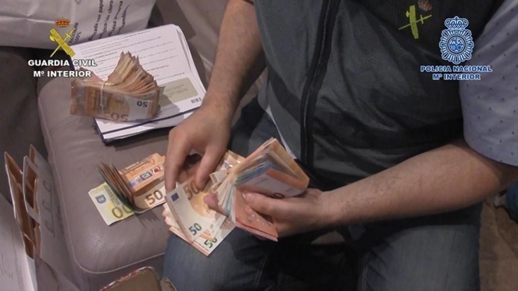 Desarticulada una organización criminal internacional dedicada a cometer estafas y al blanqueo de capitales.