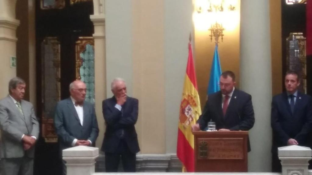 Adrián Barbón, presidente de Asturias, durante su toma de posesión.