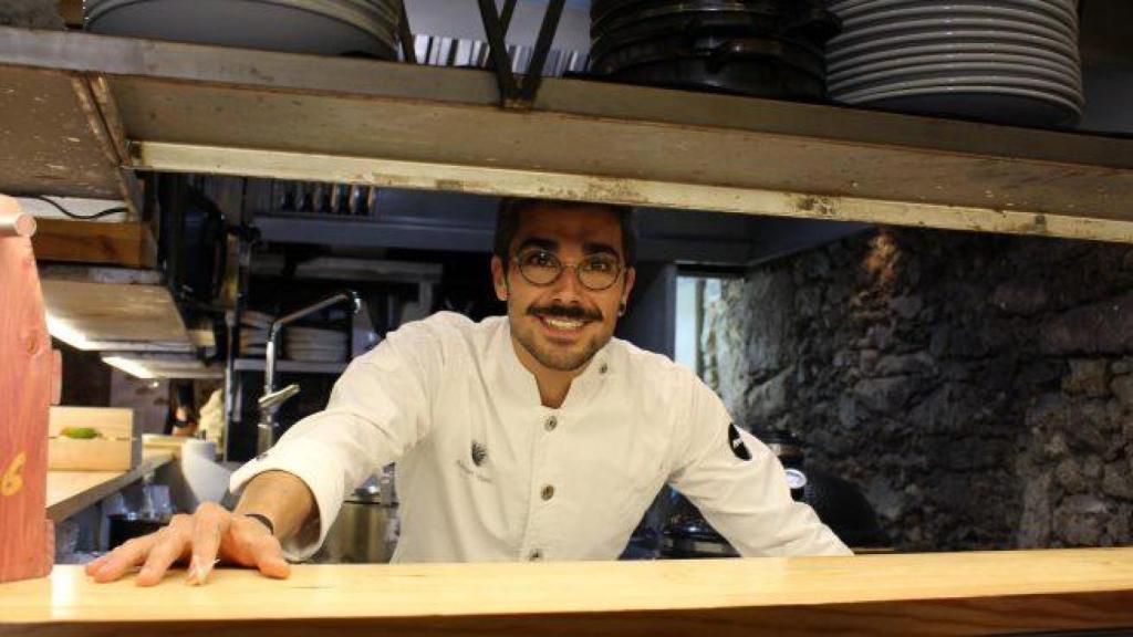 Adrián Felípez en los fogones de Miga en A Coruña