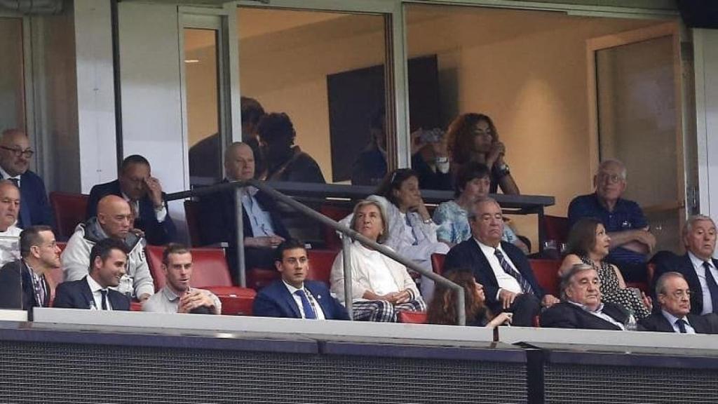 Gareth Bale sigue el debut del Real Madrid en la temporada 2019/20 desde la grada Foto: Instagram (@albita__bale)