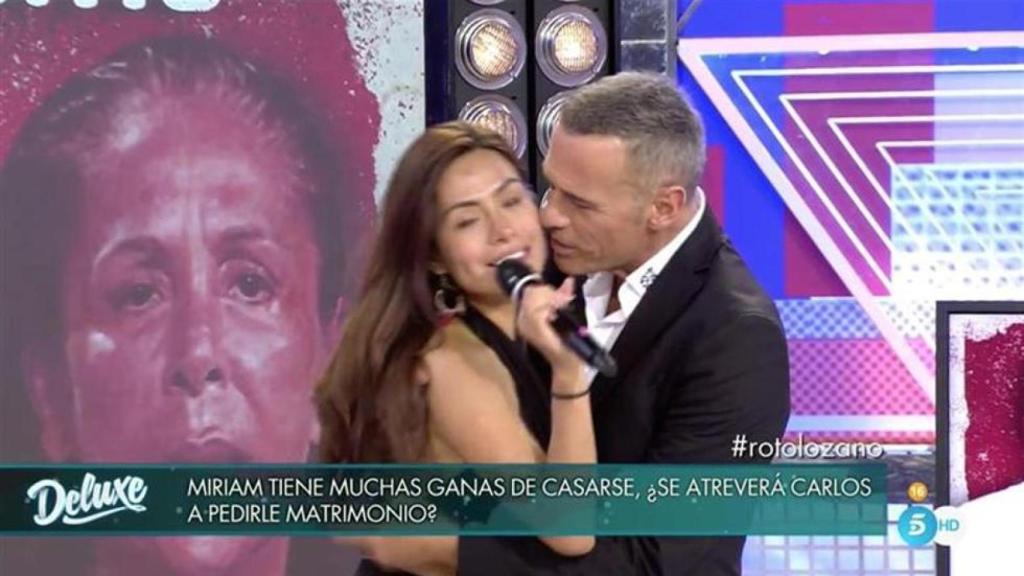 La pareja terminó bailando para celebrar su compromiso.