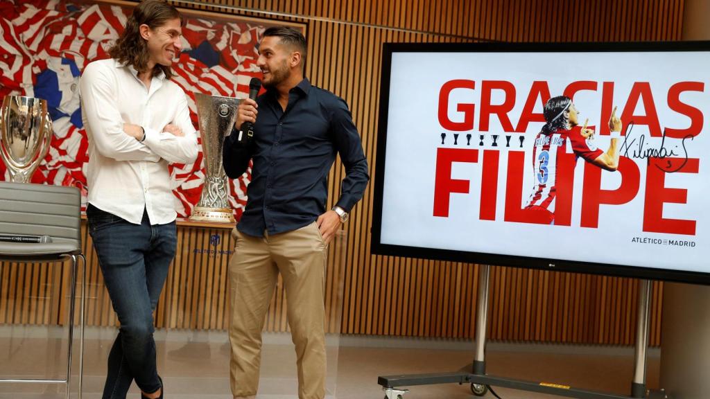 Koke y Filipe Luis en la despedida del brasileño del Atlético
