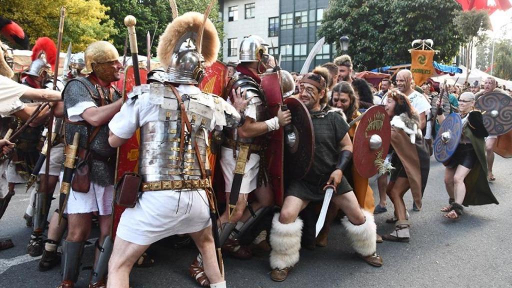 Un momento de la dura batalla ayer