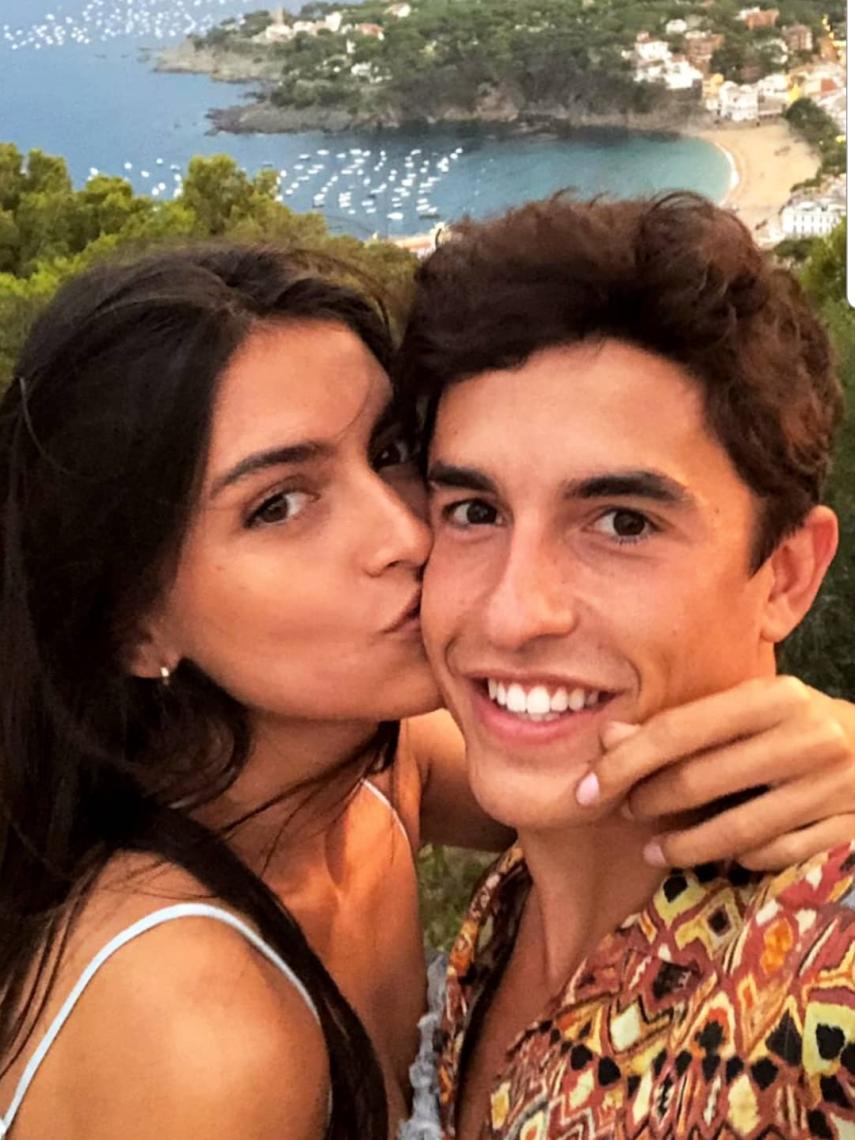 Lucía Rivera ha compartido una fotografía con Marc Márquez en la que aparecen en actitud cariñosa.