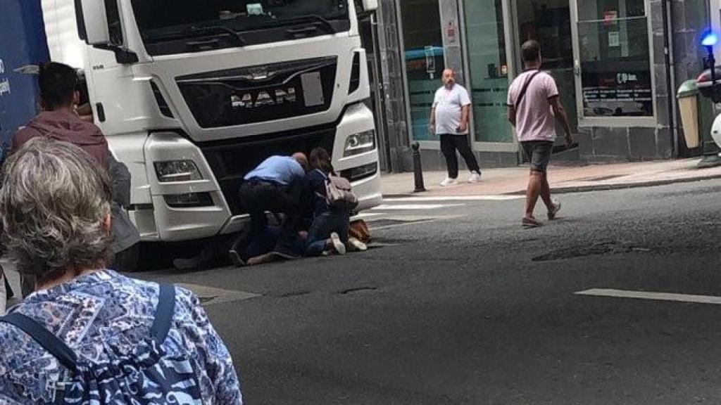 Atropello mortal en la ronda de Nelle: un camión arrolló a una mujer
