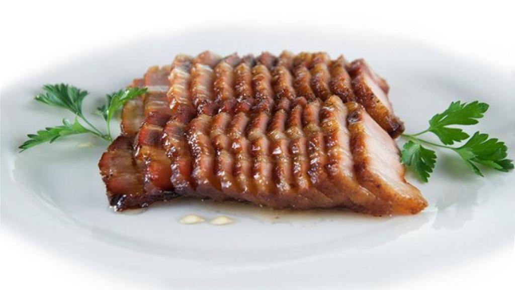 Panceta de cerdo asada al carbón con miel