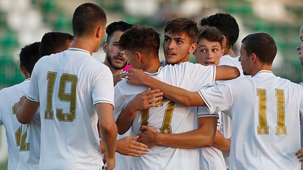 Los jugadores del Castilla celebran un gol