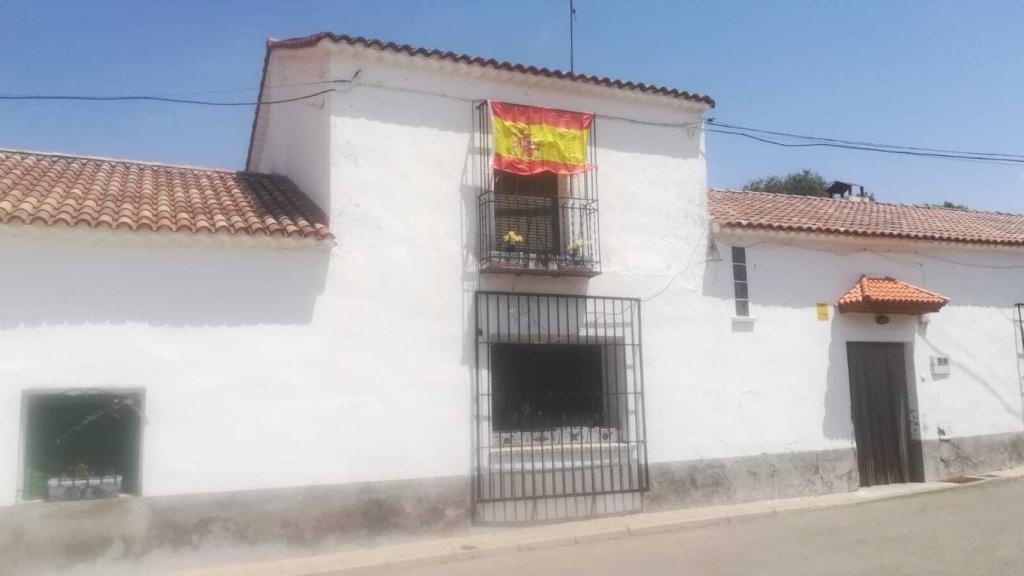 Fachada de un edificio de Villanueva de la Torre.