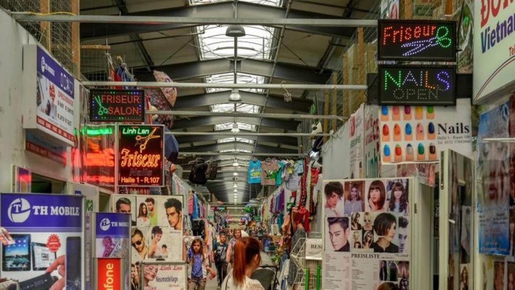 Interior del Dong Xuan Center