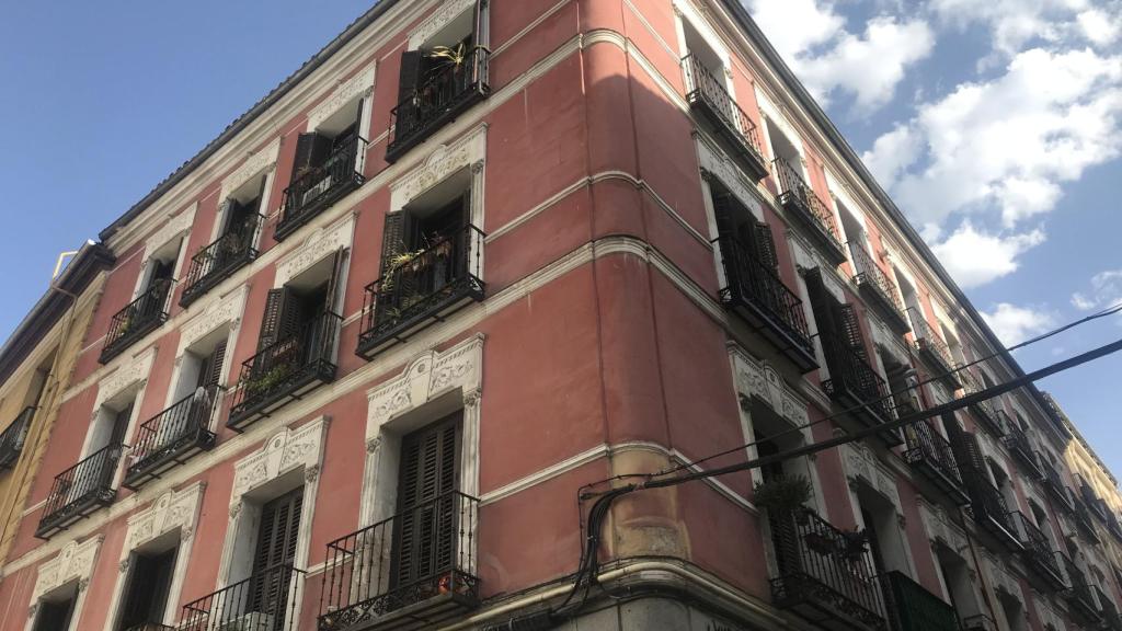 El edificio del número 3 de la calle Antonio Grilo, en Malasaña.
