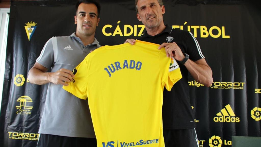 Jurado en su presentación con el Cádiz. Foto: Twitter (@Cadiz_CF)