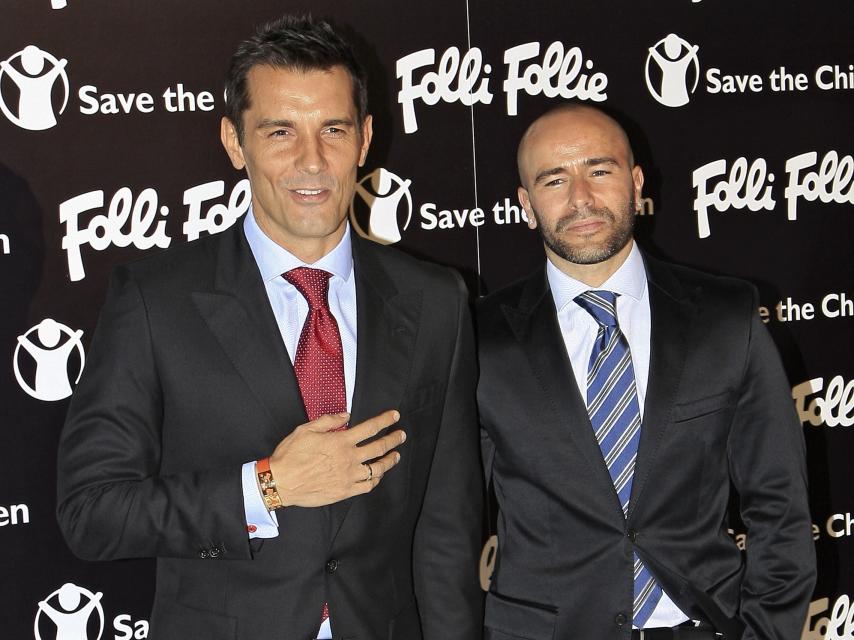 Jesús Vázquez y Roberto Cortés posando para los medios de comunicación.
