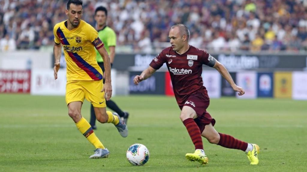 Iniesta ante el Barcelona durante la Rakuten Cup. Foto: Twitter (@FC_Barcelona_es)